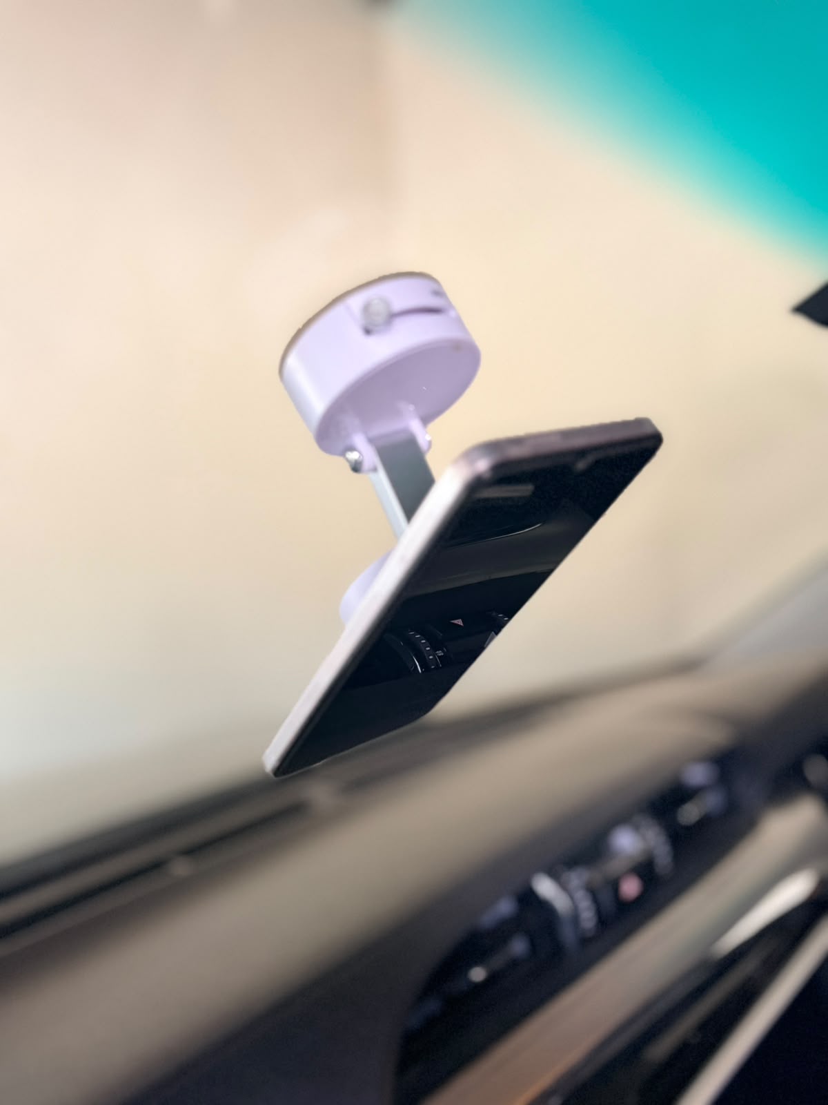 360° Magnetic Car Phone Holder – Strong Suction Dashboard & Windshield Mount